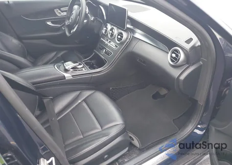 2015 Mercedes-Benz C 300 4Matic/Luxury 4Matic/Sport 4Matic z USA, uszkodzony, nr VIN 55SWF4KB0FU003066